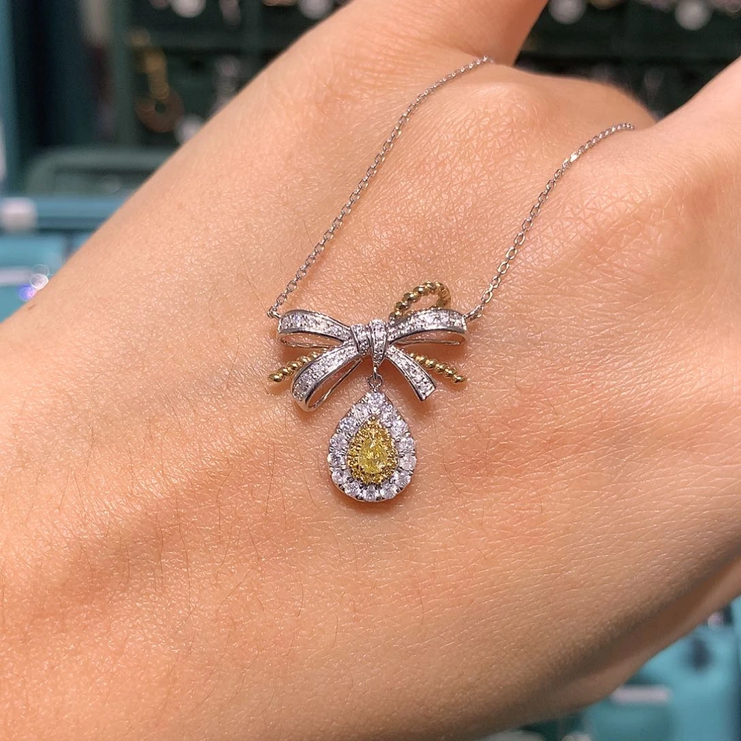钻石颈饰18K金镶嵌蝴蝶结
