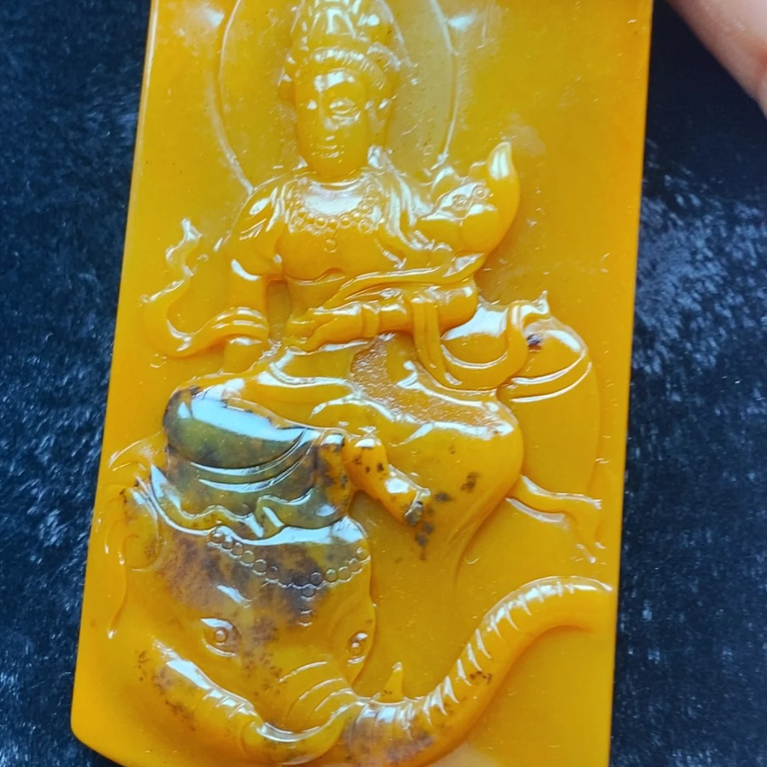 未镶嵌石英质玉（黄龙玉）颈饰