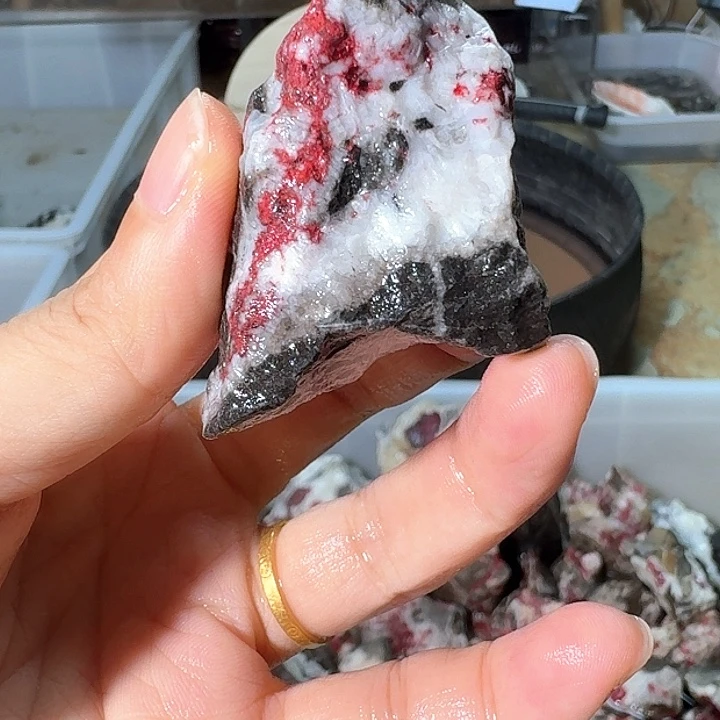 天然辰砂天然朱砂原石60克
