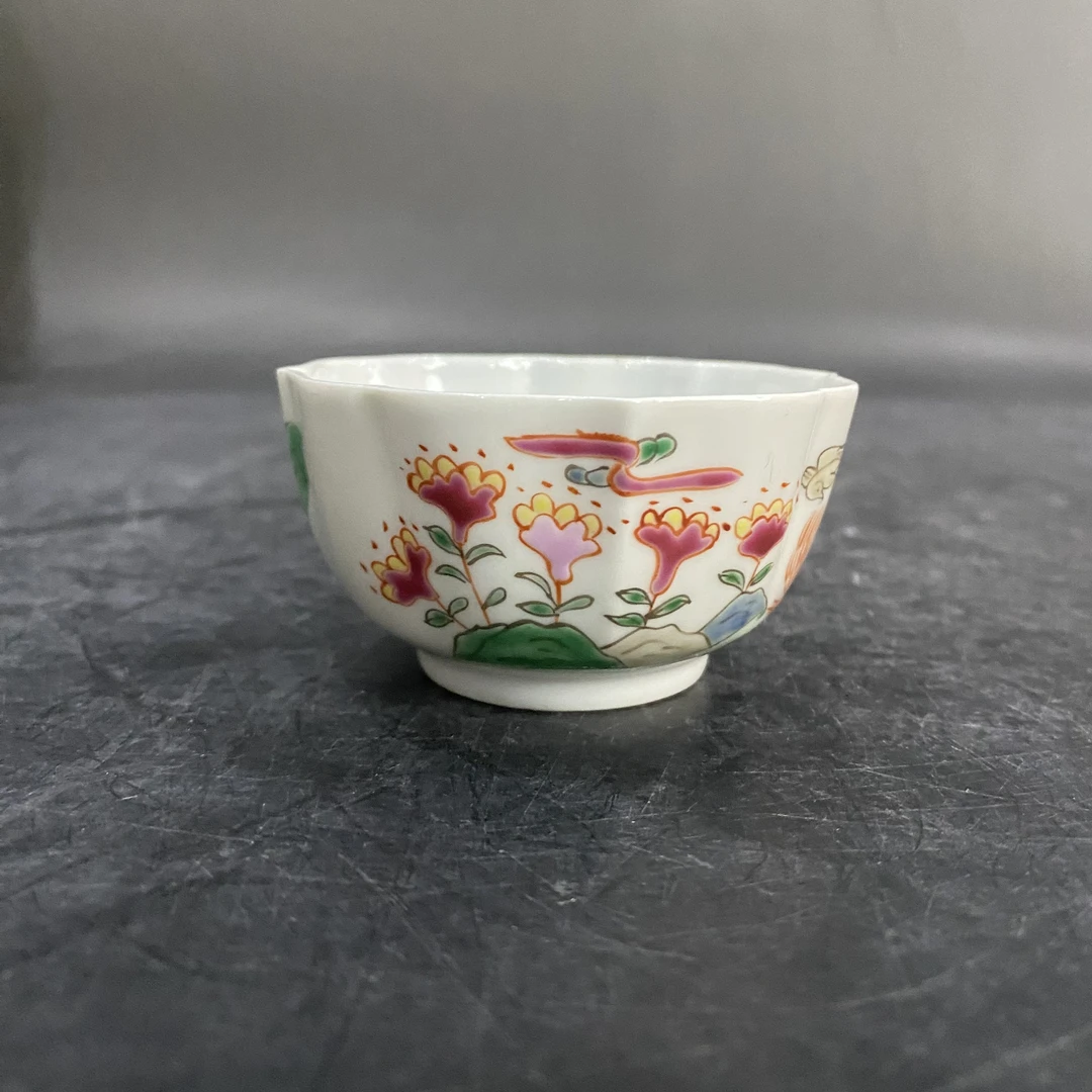 3392 粉彩花卉主人杯