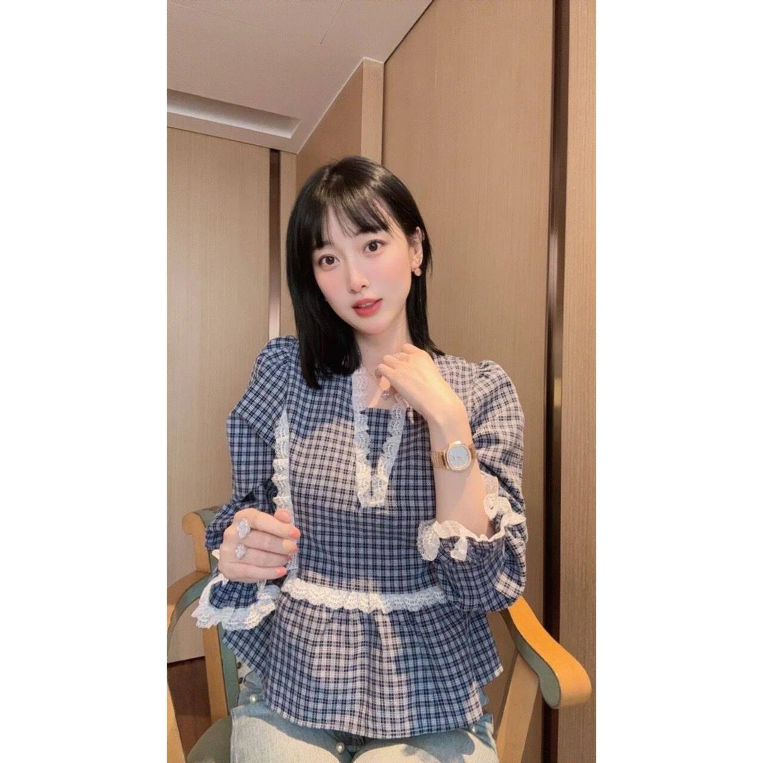 【张静芝】蕾丝系带拼接格纹喇叭袖衬衫
