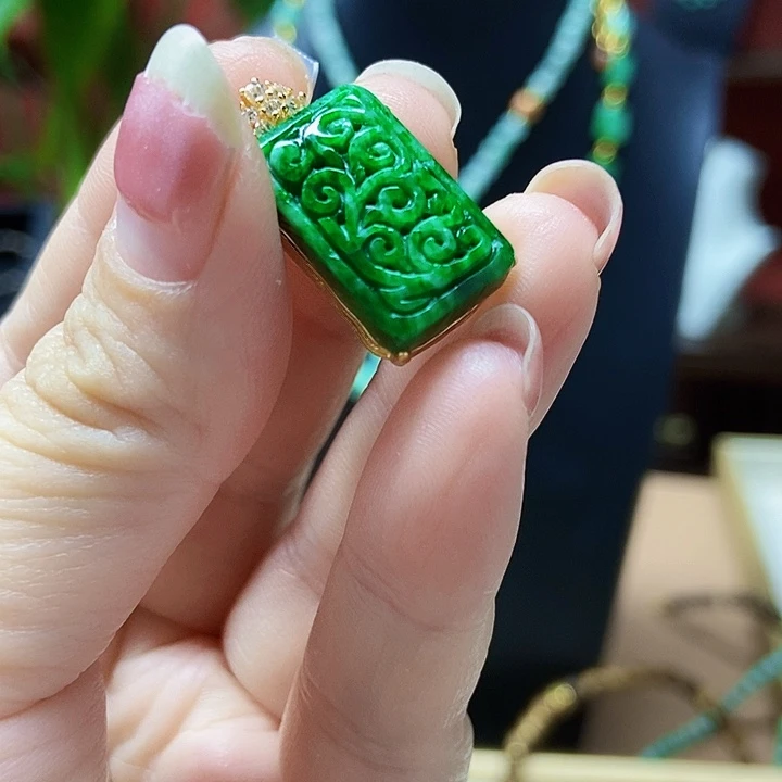 翡翠未镶嵌颈饰吊坠