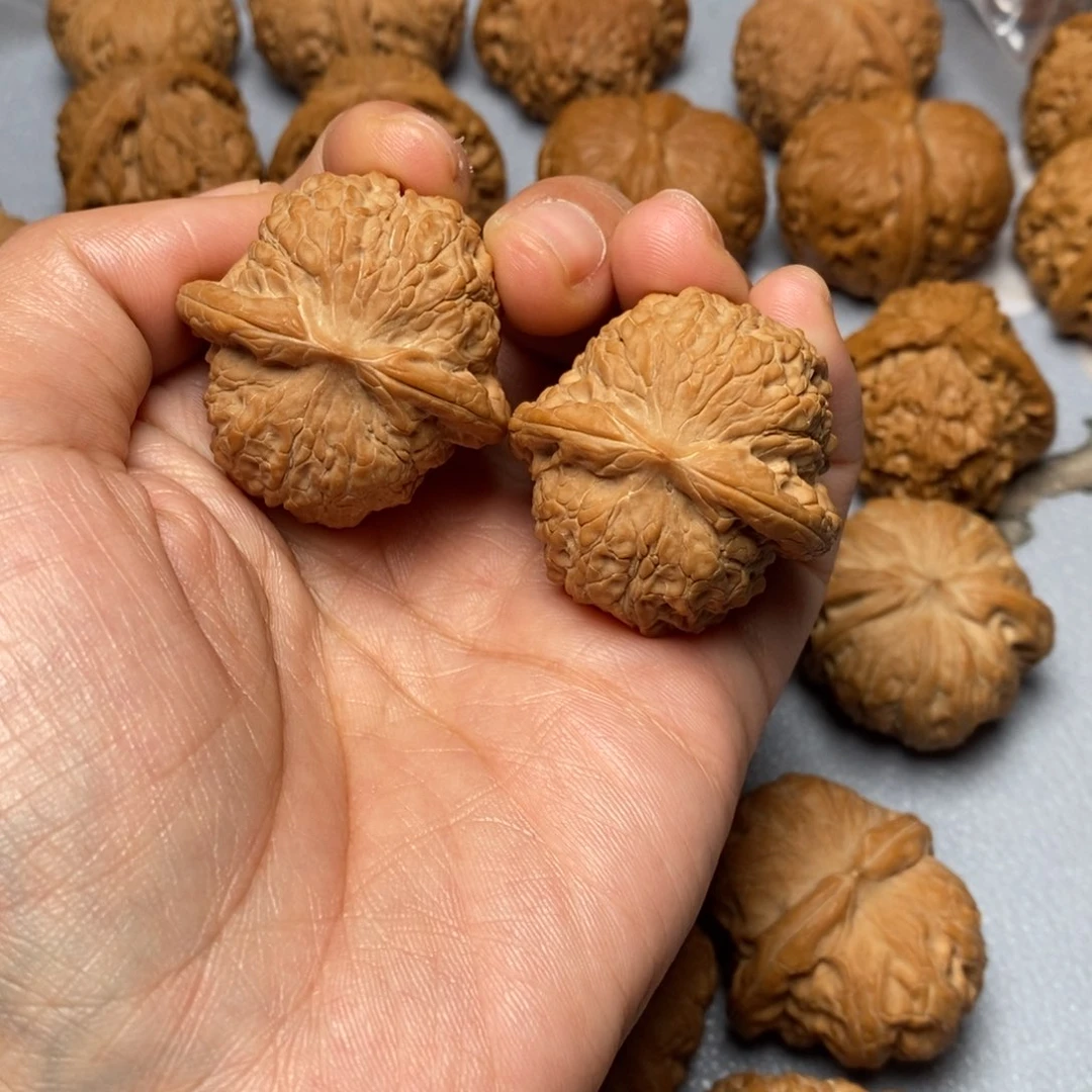 文玩核桃吊坠九*里血麒麟37