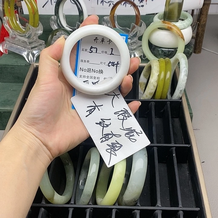 蛇纹石玉未镶嵌手镯
