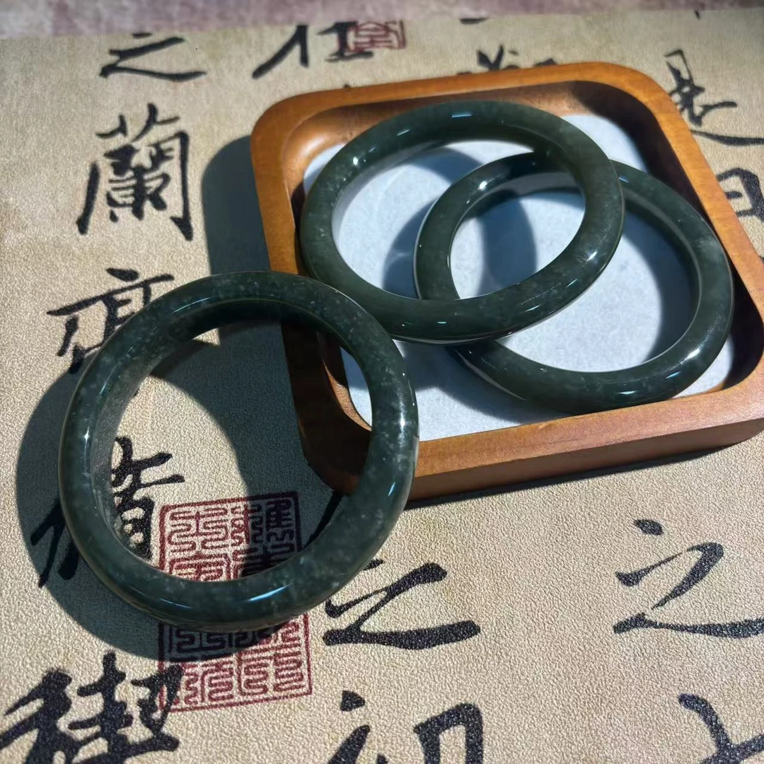 和田玉正圈手镯*微瑕*（多样性发一件）