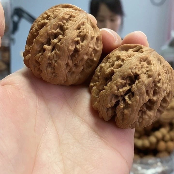 文玩核桃把件42粗筋红皮