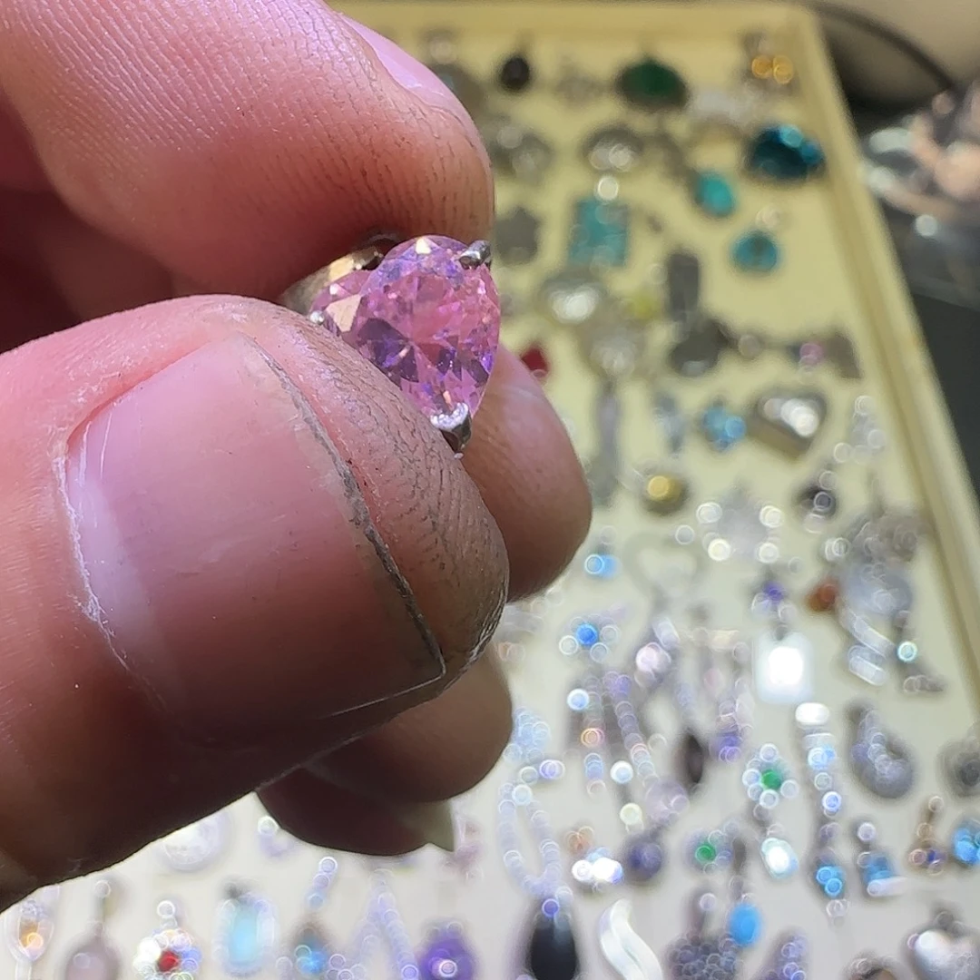 用***6大理石纯铜吊坠的设计也是