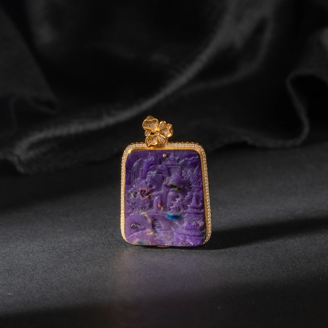 世间臻宝-18K金舒俱来雕刻牌吊坠/28*35mm/多样性发/P4437/孤