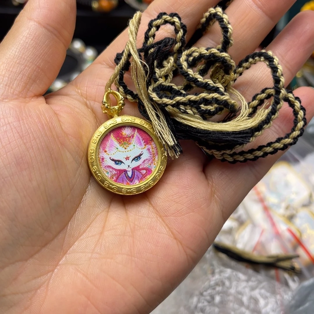吊坠的小女孩在火山红色