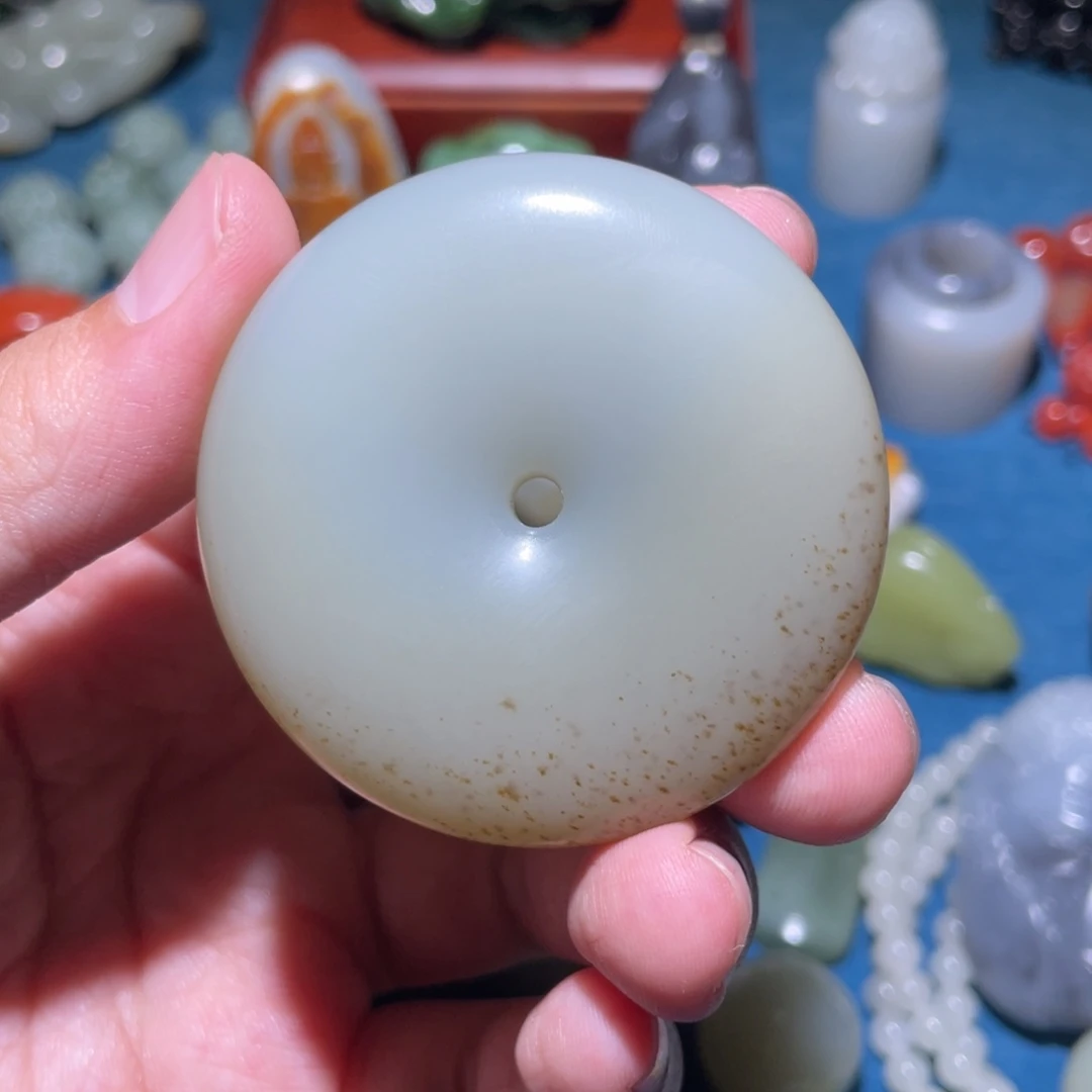 和田玉未镶嵌颈饰海*人