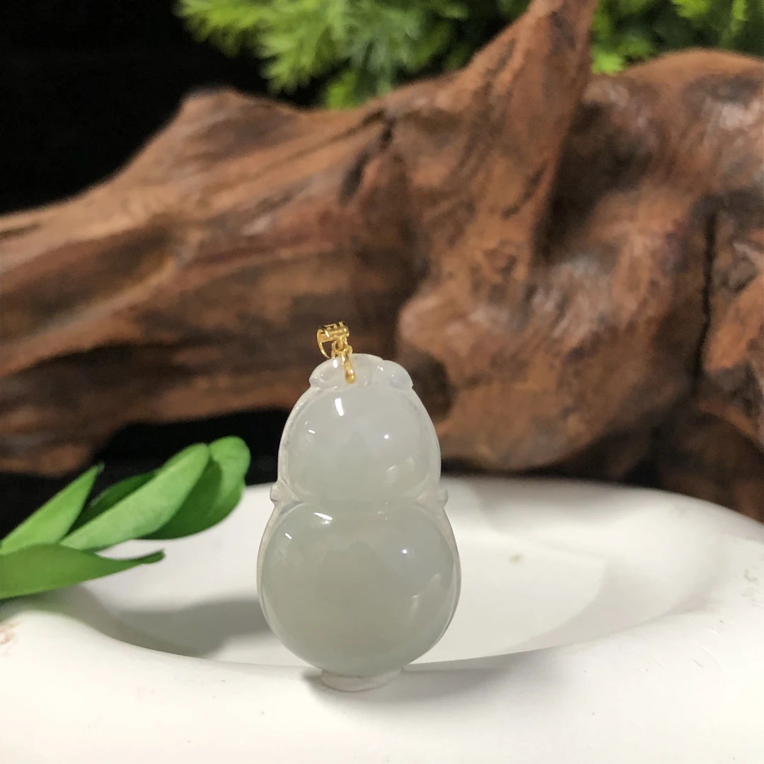 天然缅料A货翡翠葫芦吊坠/一件（微瑕）