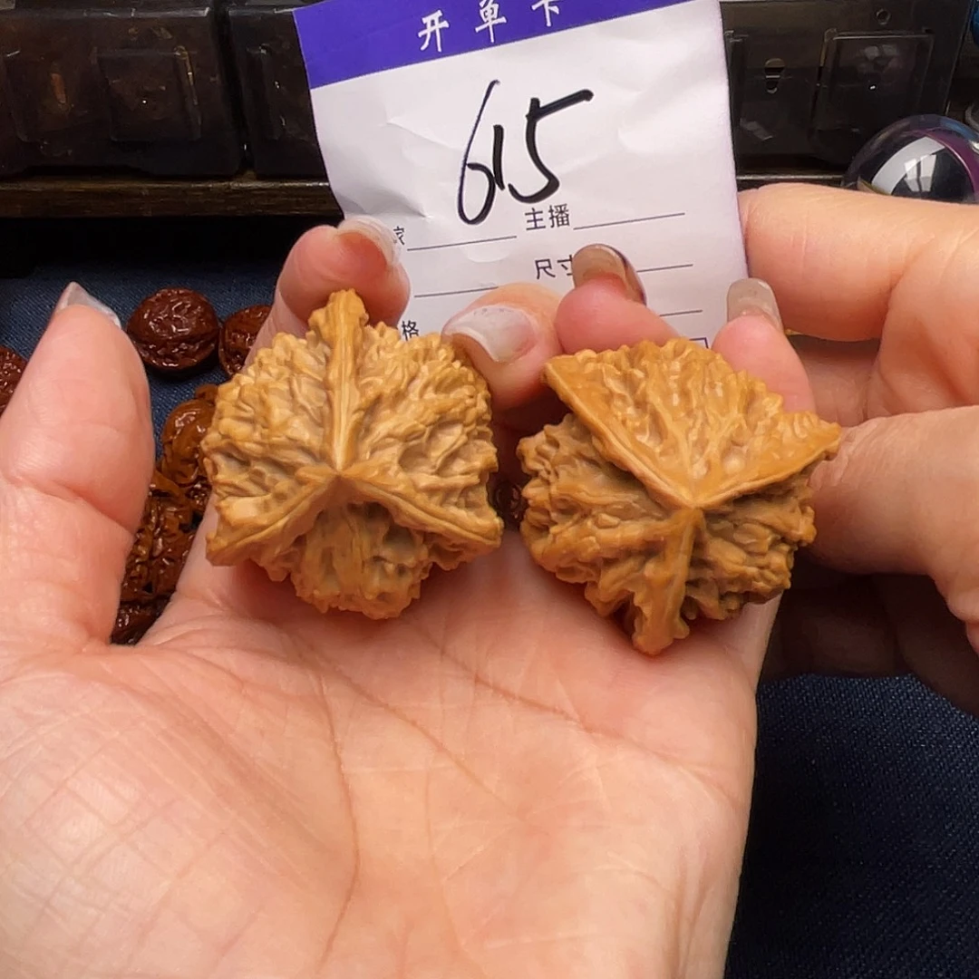 文玩核桃吊坠盘山三棱38