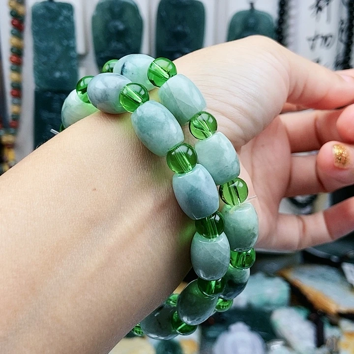 颈饰足铂镶嵌翡翠翡翠