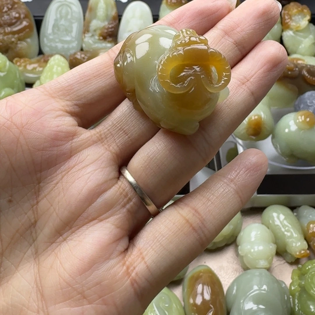 和田玉未镶嵌挂件