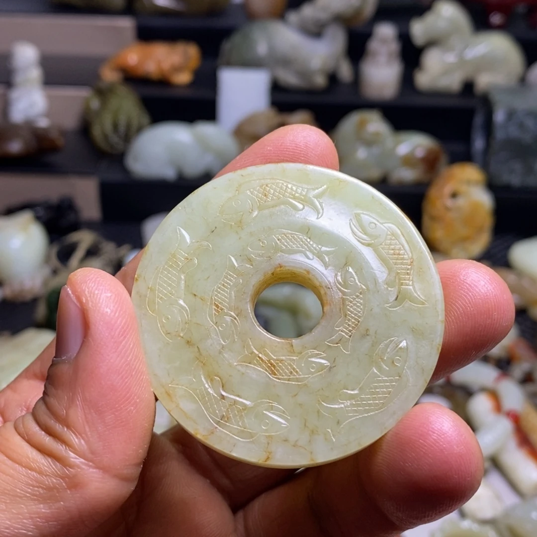 和田玉未镶嵌把件