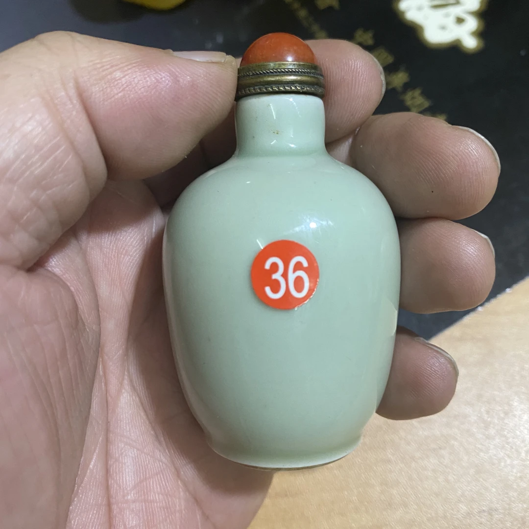 单色釉鼻烟壶不带盖子