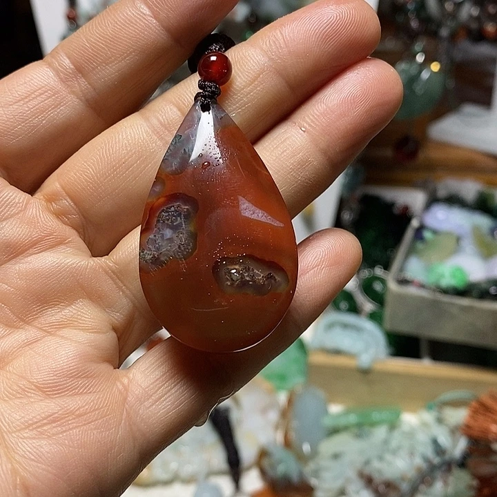 翡翠未镶嵌吊坠(赠链)