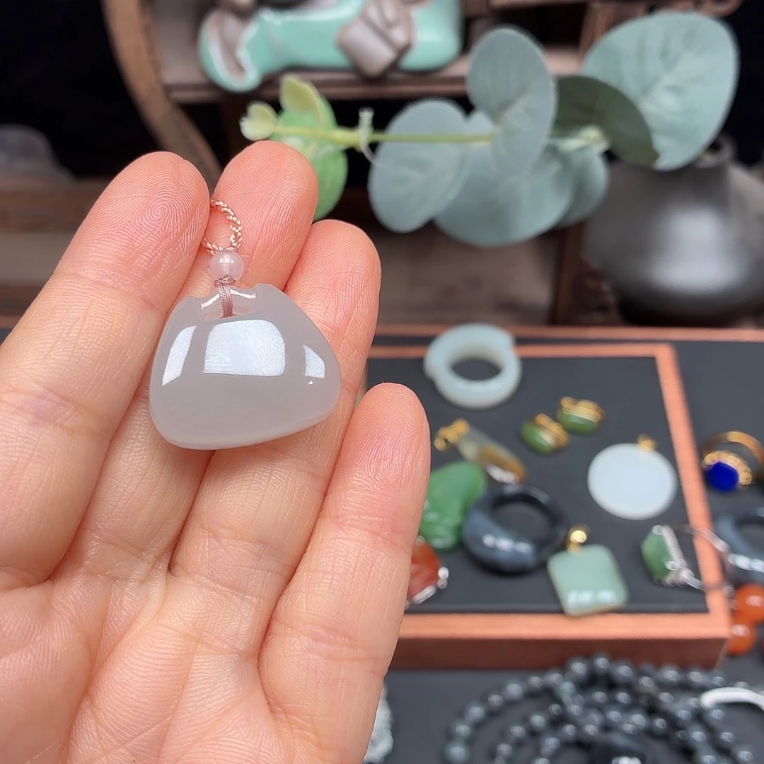 没***恼和田玉未镶嵌颈饰