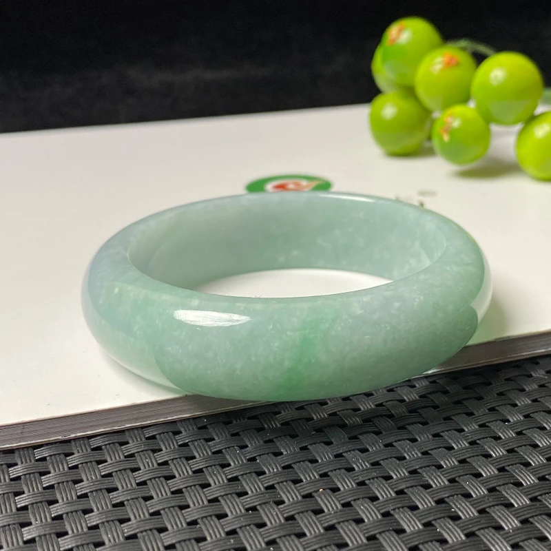 Colourful Yunnan/七彩云南冰种阳绿翡翠手镯