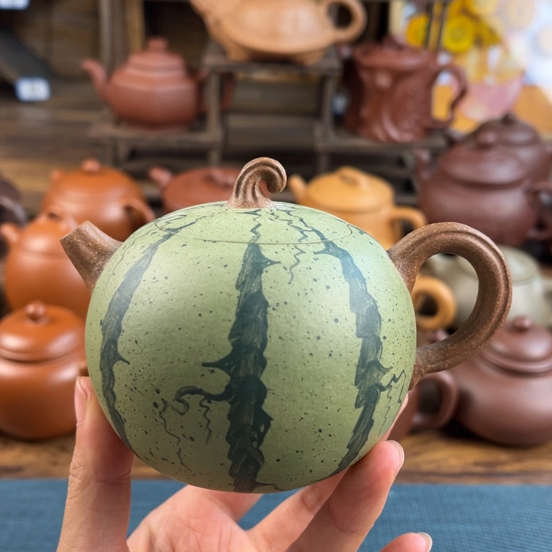 紫砂茶壶手工制作工艺精湛