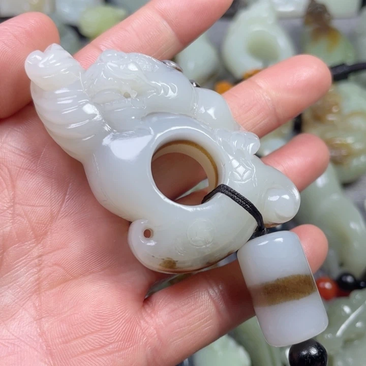 和田玉未镶嵌挂件