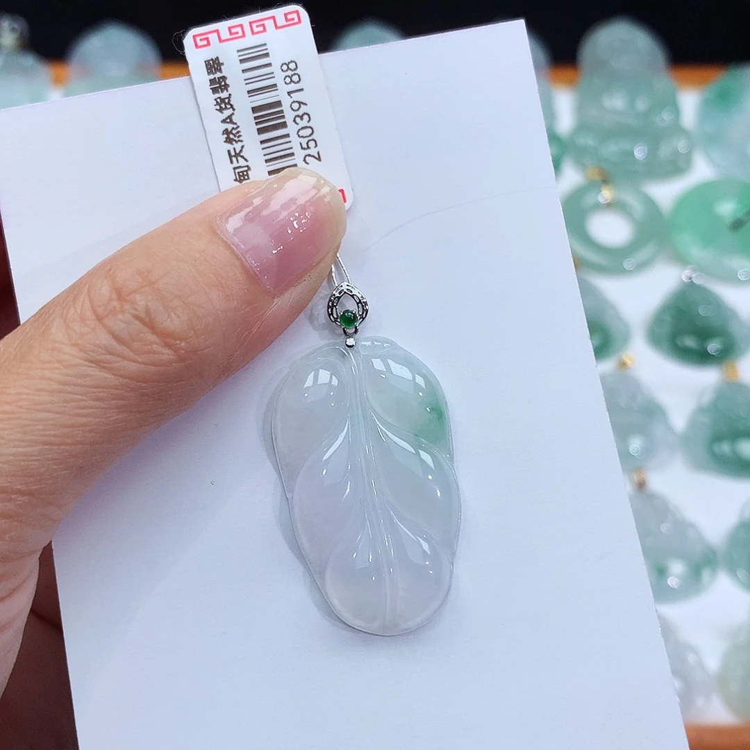 颈饰18K金镶嵌翡翠翡翠吊坠