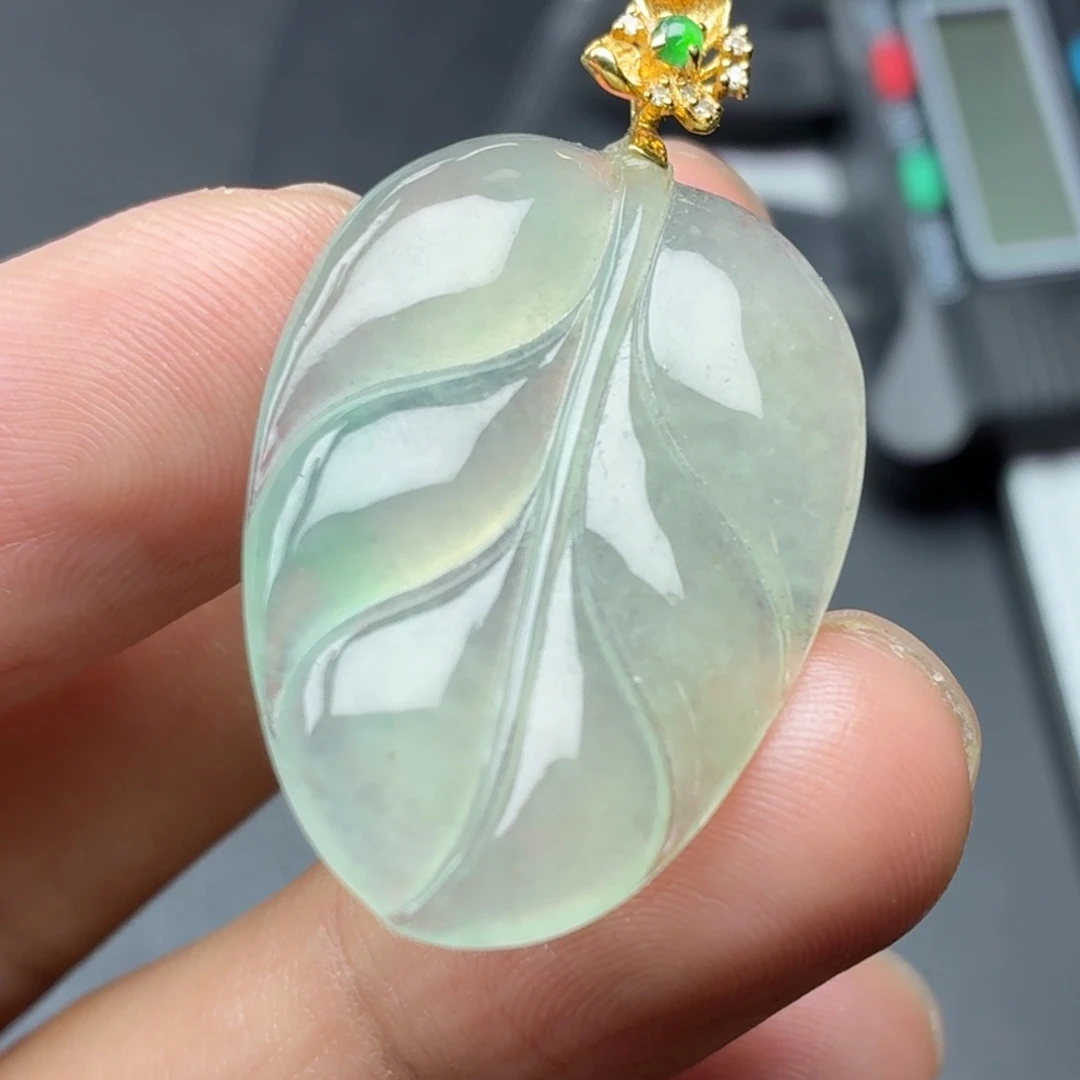 翡翠18K金镶嵌颈饰