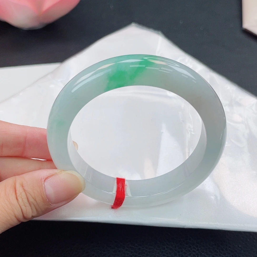 翡翠未镶嵌手镯飘阳绿