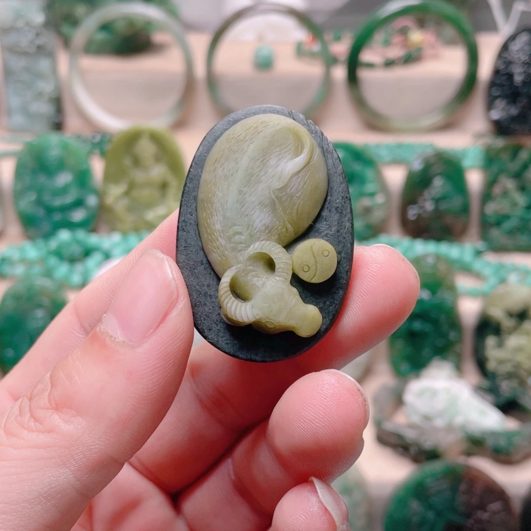 独山玉未镶嵌颈饰