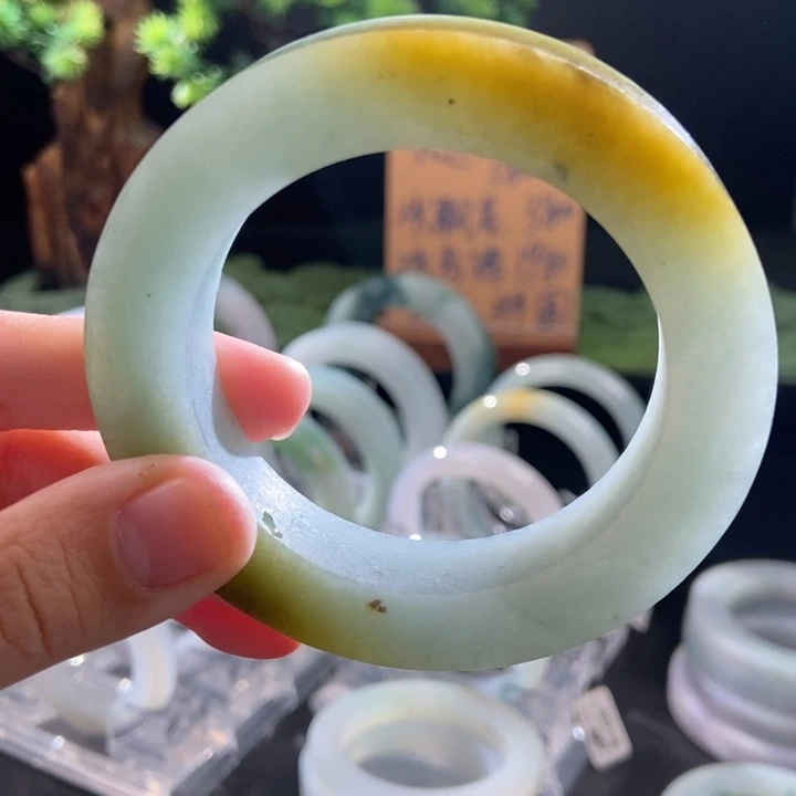 故***乡定制翡翠翡翠手镯未镶嵌
