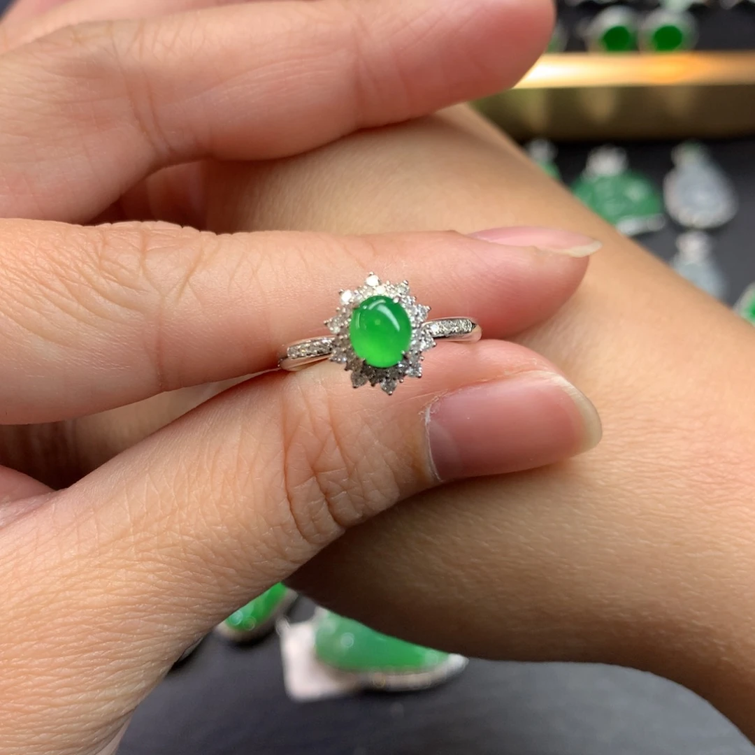 翡翠戒指18K金镶嵌绿