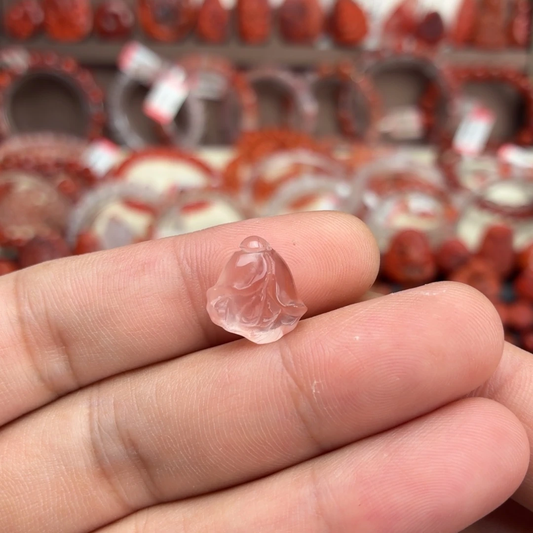 南红玛瑙未镶嵌颈饰玉兰花