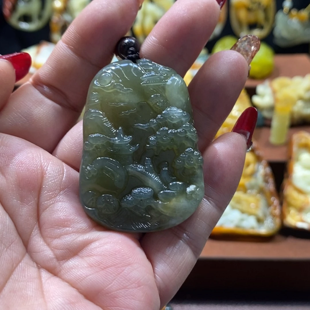 蛇纹石玉颈饰未镶嵌