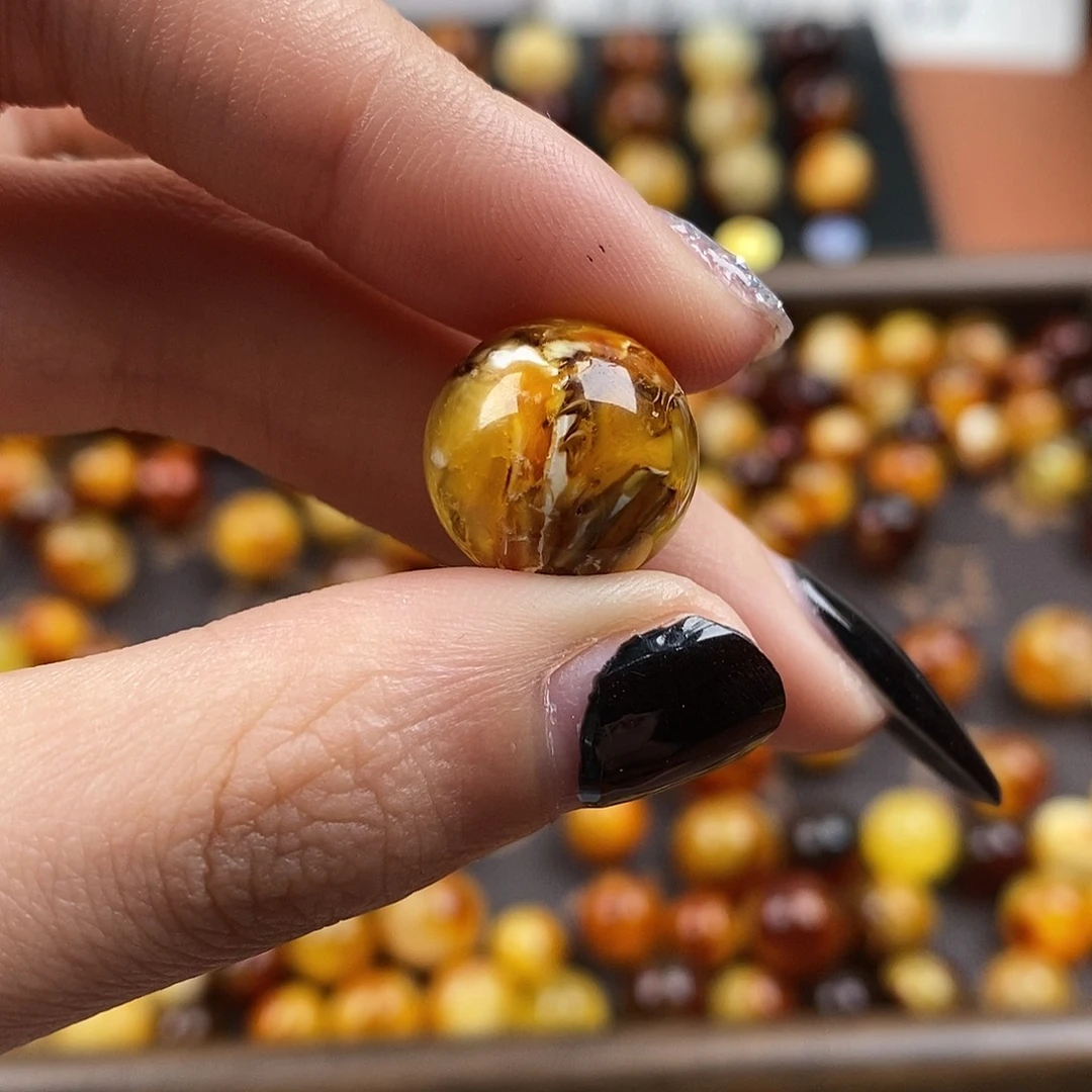 哥****蜜蜡未镶嵌裸石蜜蜡