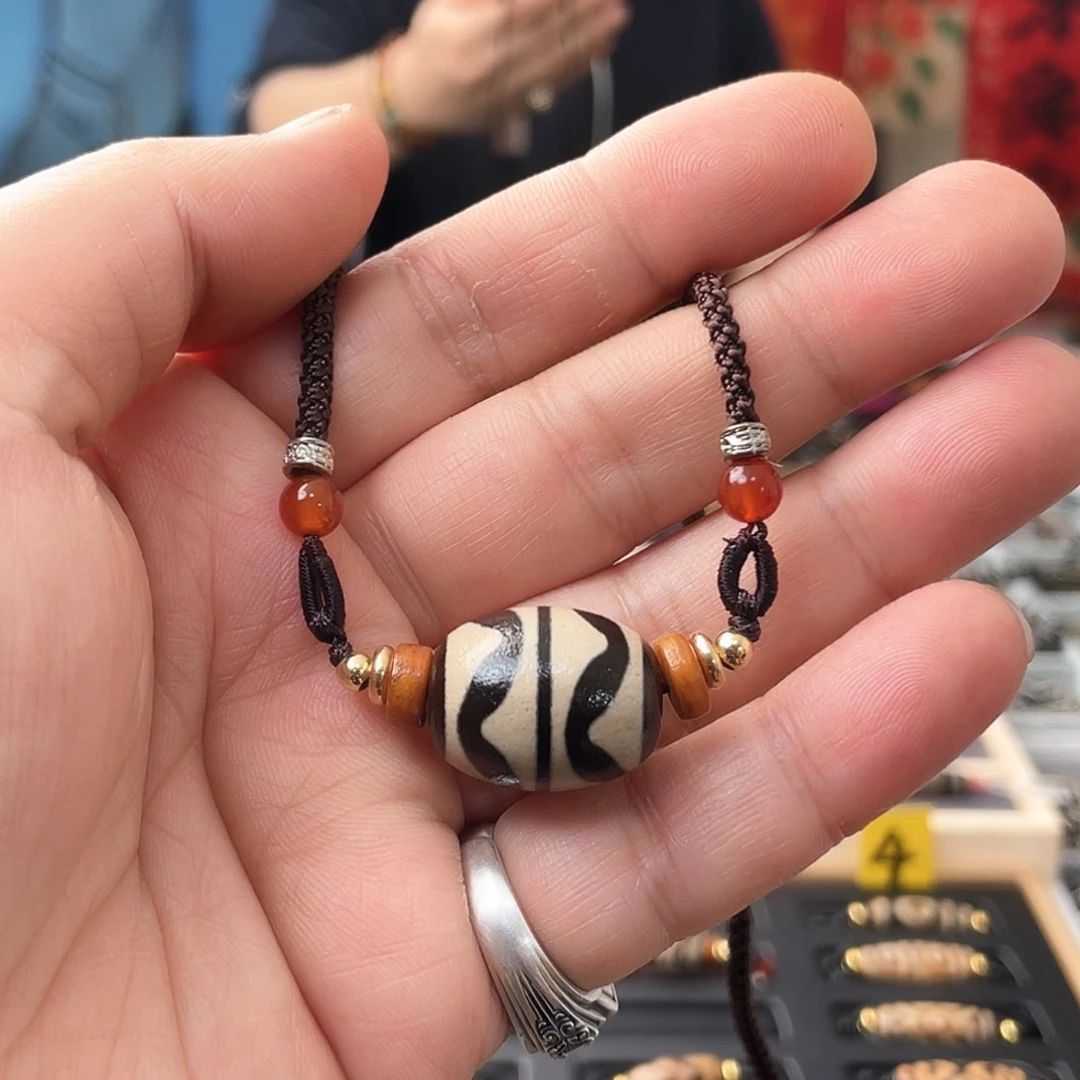 玛瑙/玉髓颈饰未镶嵌月****光