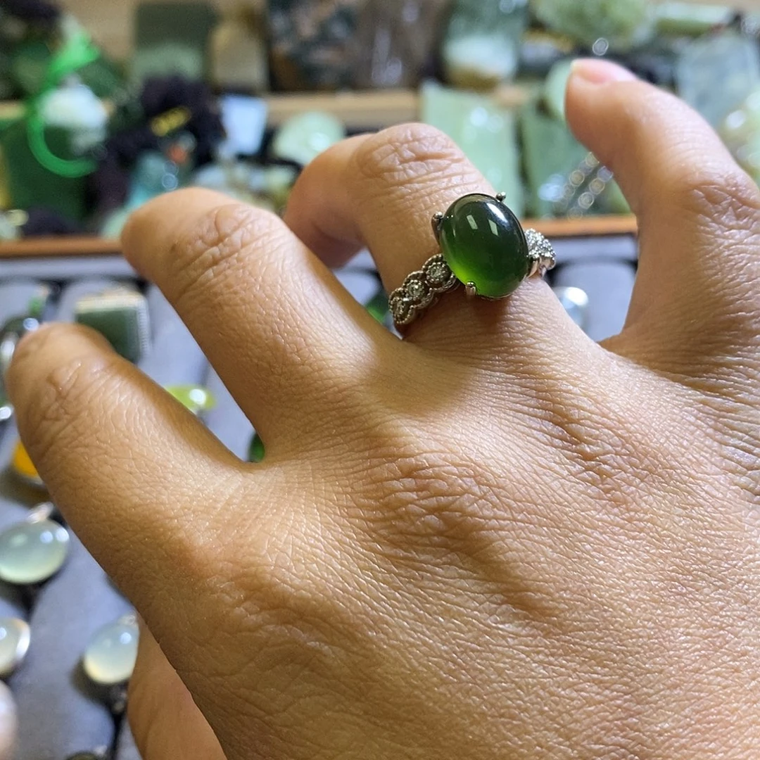 岫玉未镶嵌戒指一个