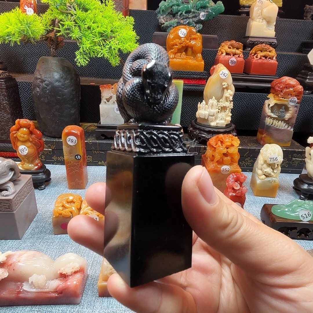 寿山石印石金蛇纳福8