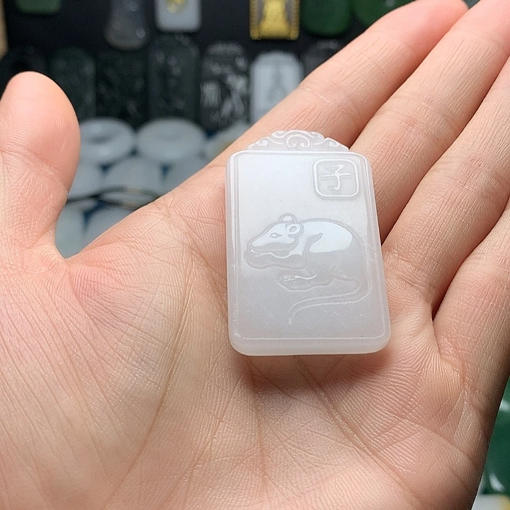 石英质玉（金丝玉）未镶嵌颈饰