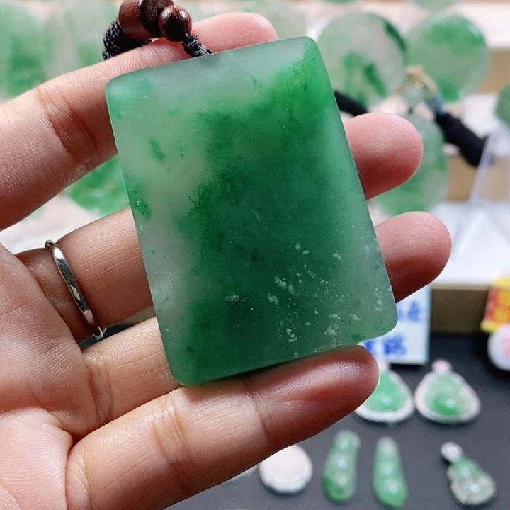 颈饰未镶嵌石英质玉非洲翠