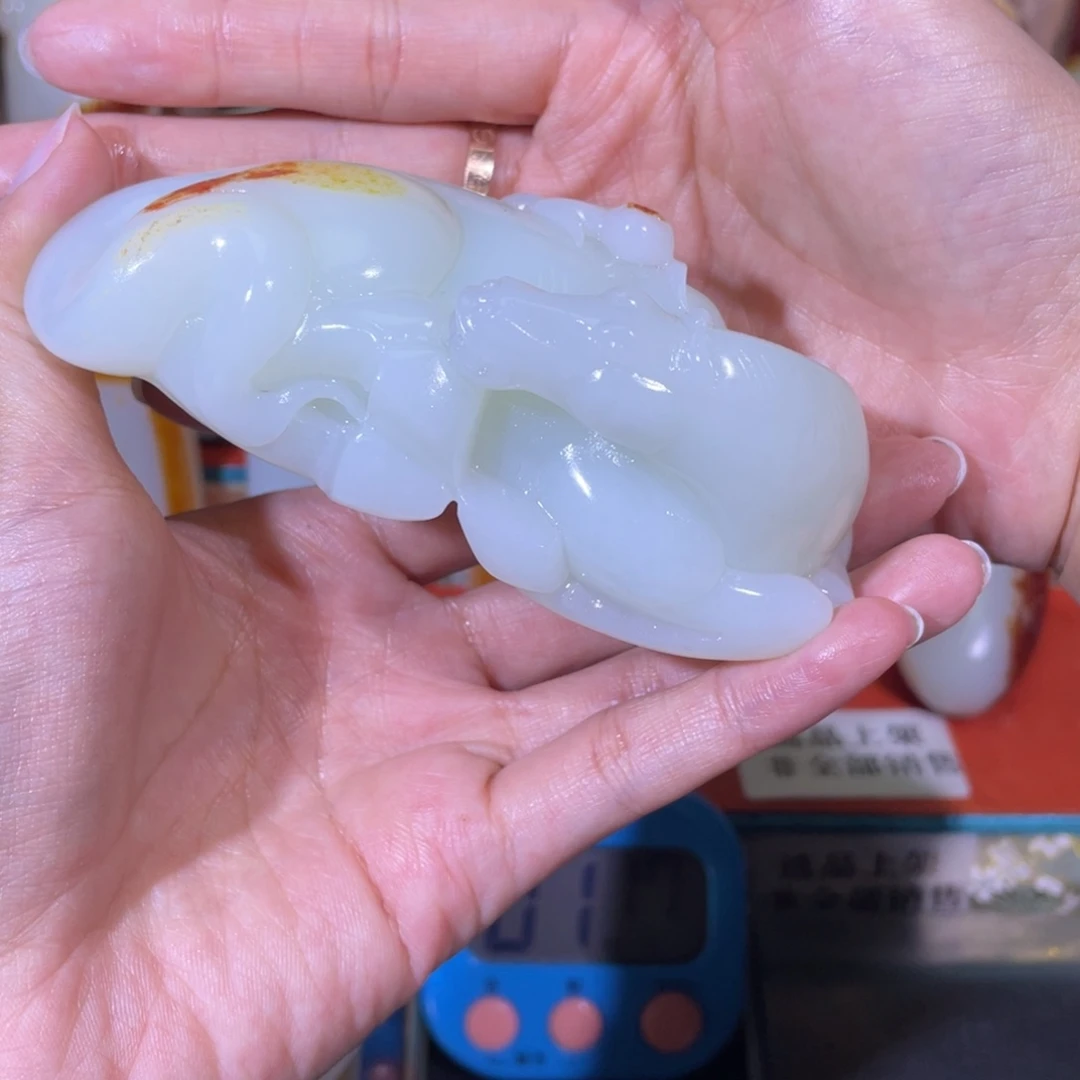 厚***。和田玉未镶嵌把件