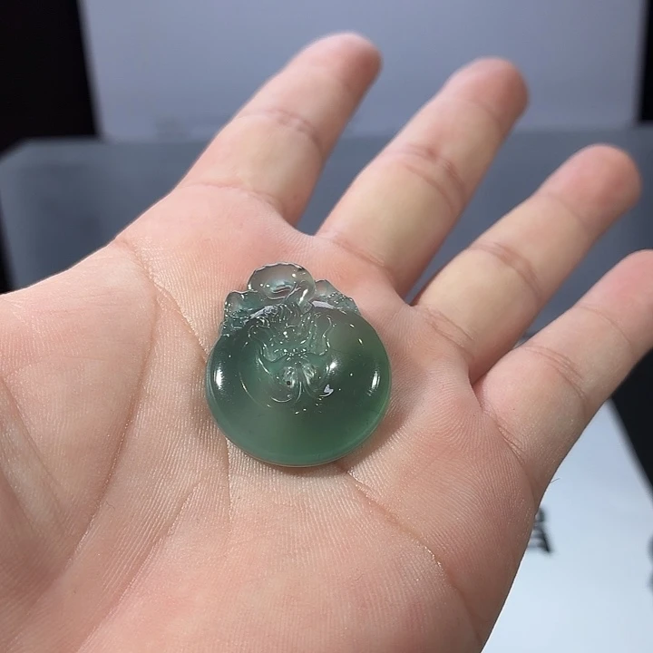 翡翠未镶嵌颈饰龙扣