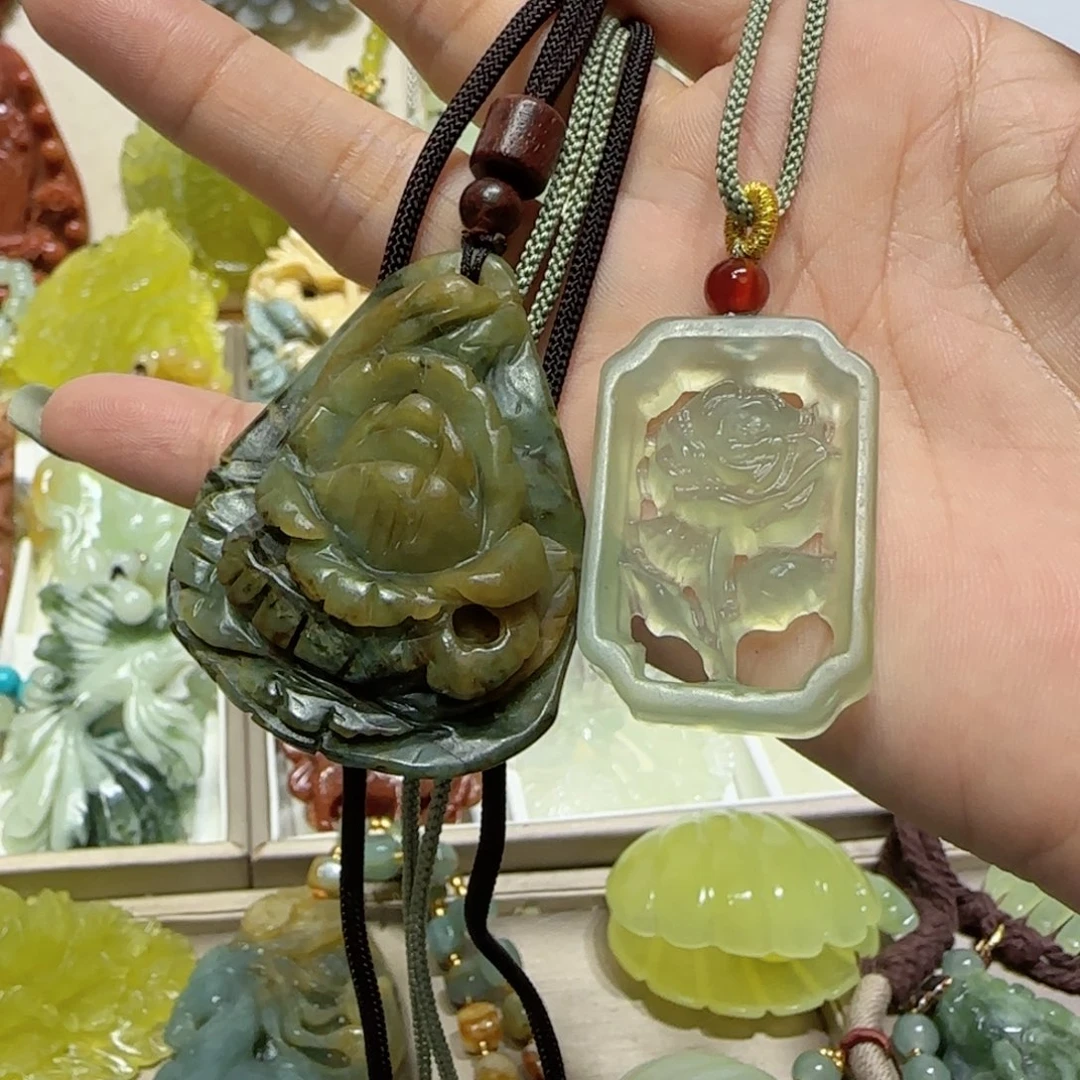 未镶嵌蛇纹石玉吊坠