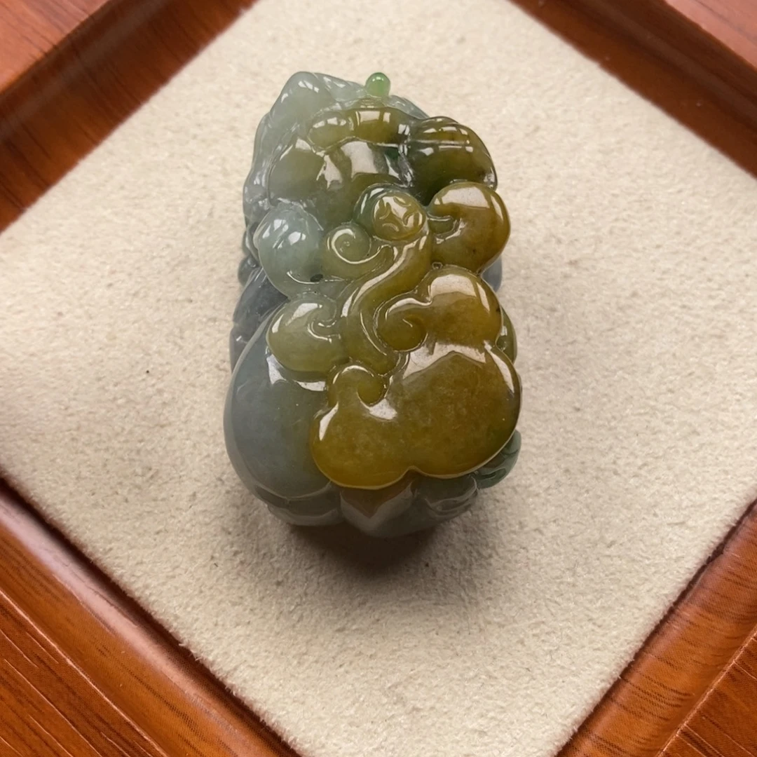 翡翠未镶嵌颈饰如意貔貅