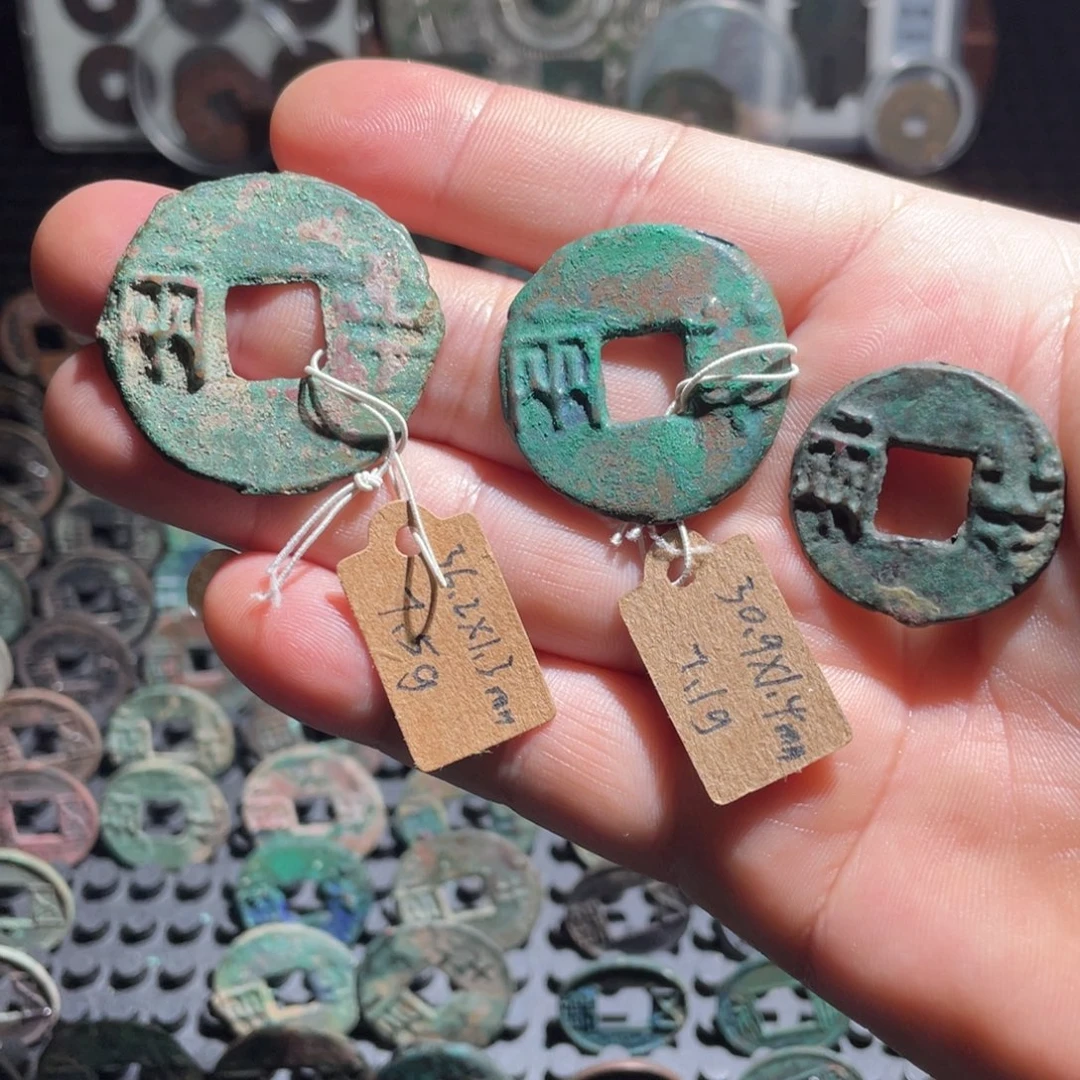 7.5克秦大片一枚，7.1战半一枚，4.2克小战半一枚