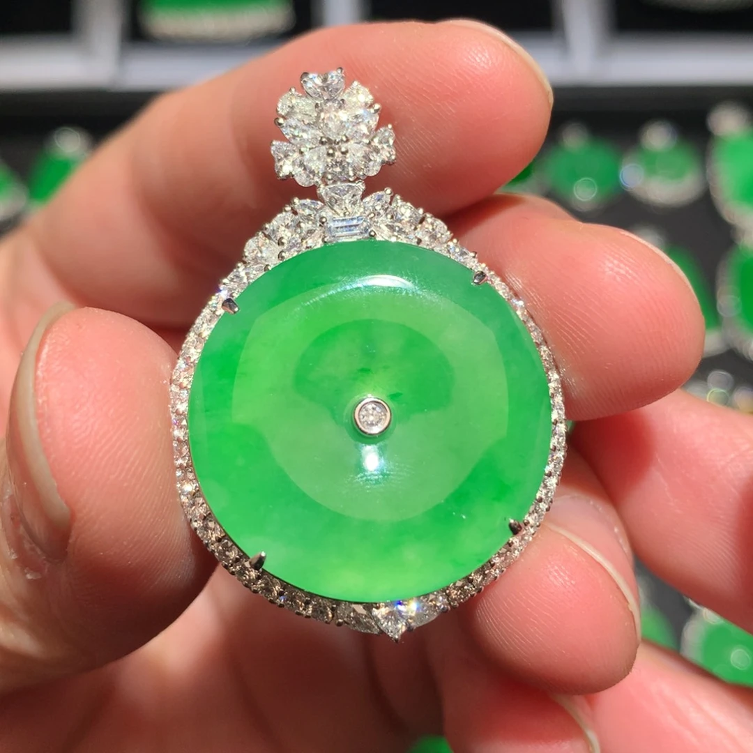 翡翠颈饰18K金镶嵌翡翠