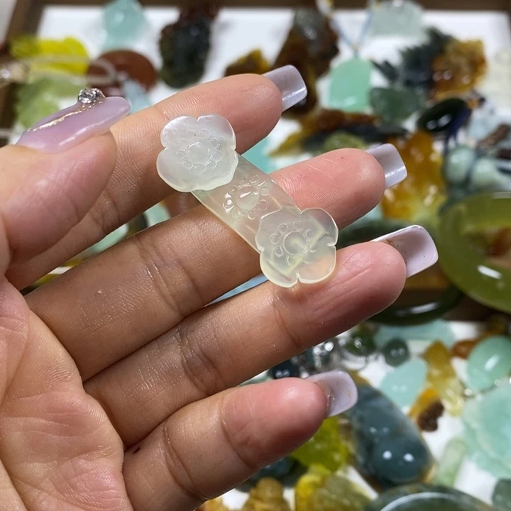 蛇纹石玉未镶嵌吊坠