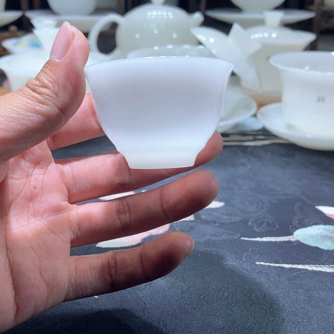 磊***落这么早还没有下班么今天晚上有课了