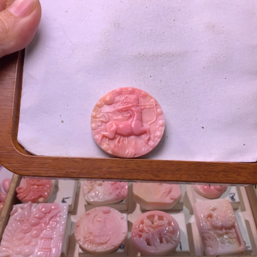 【闪购商品】查罗石颈饰合金福利