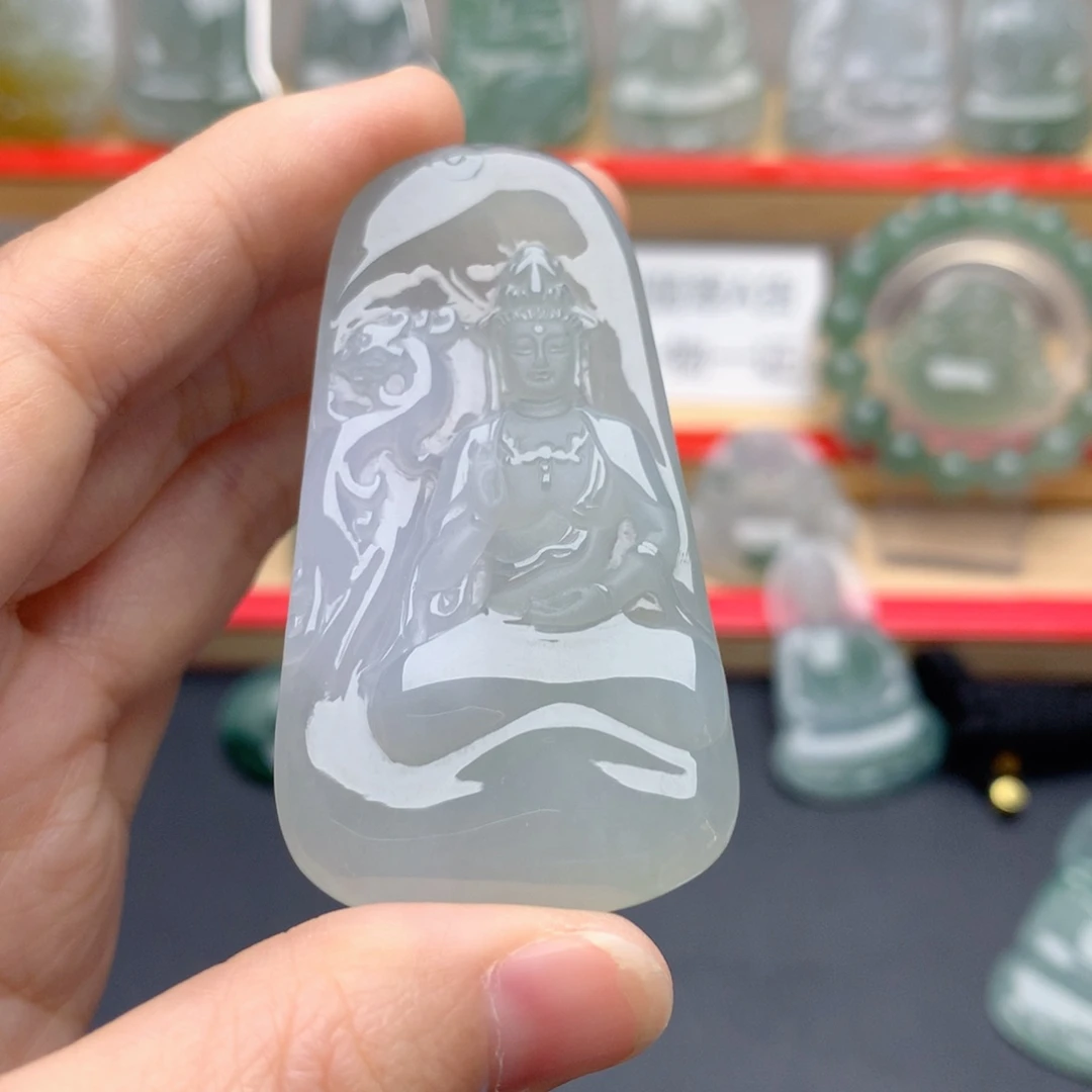 翡翠未镶嵌颈饰观音