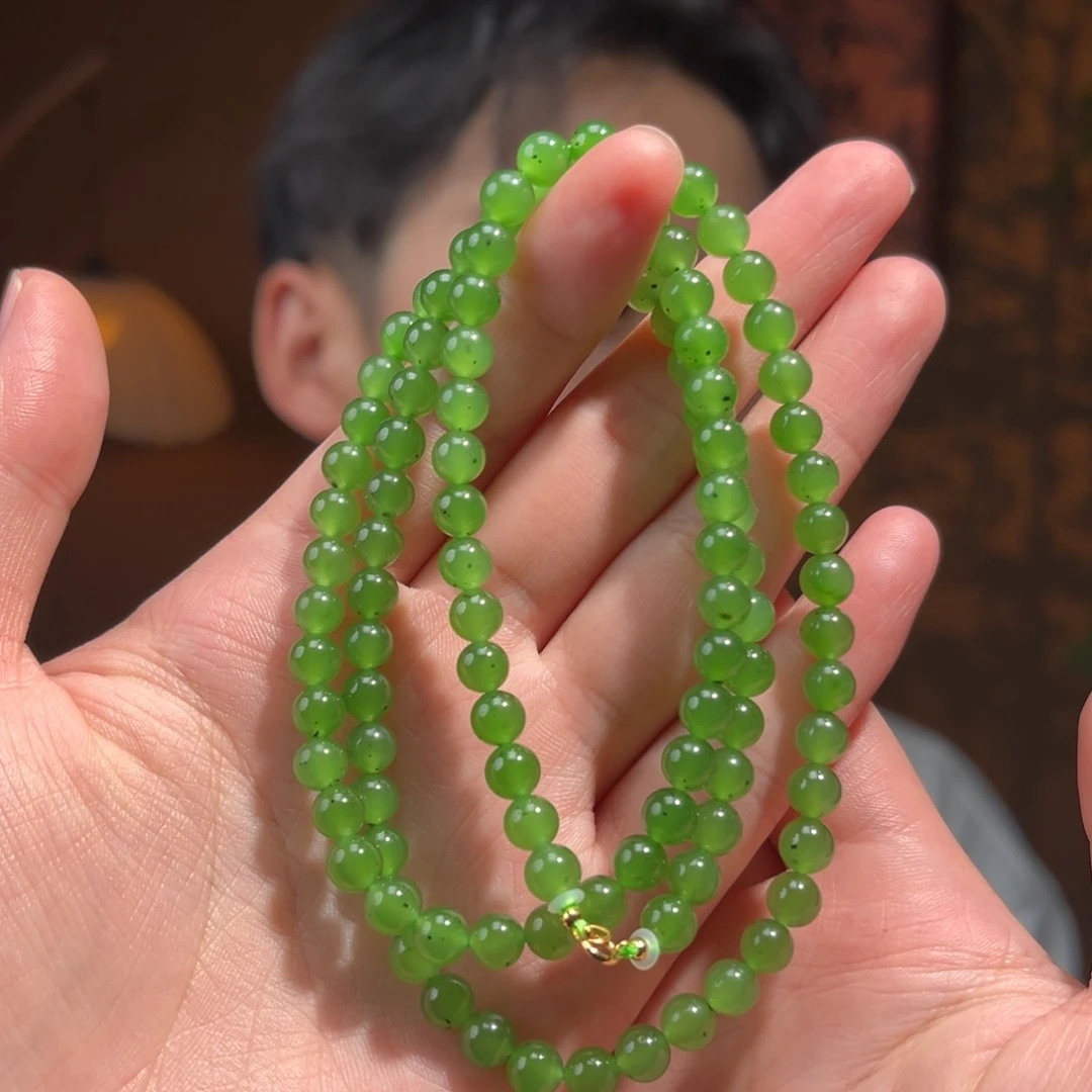 颈饰18K金镶嵌和田玉乌兰乌德浓苹果绿6mm微矿1300